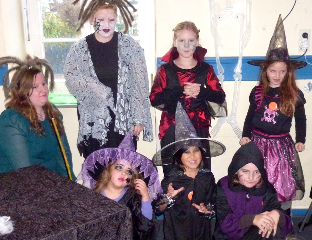 Am letzten Abend im Oktober wurde die „Alte Schule“ in Sickenhofen zum Schauplatz düsterer Kreaturen. Hexen, Zombies, Geister und viele mehr – alle tummelten sich von 16.00 Uhr bis 19.00 [&hellip;]