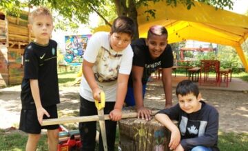 16 mutige Kinder unternehmen einen Ausflug zum Abenteuerspielplatz „Günthersburg“