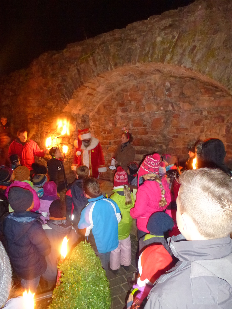 Nikolauswanderung – Zum Knecht mit Fackeln wandern