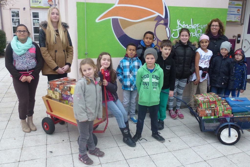Offener Kindetreff schenkt bei der Aktion  „Weihnachten im Schuhkarton“ wieder mit!