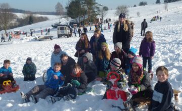 Rodel-Ausflug auf den „Engländer“ Ein toller Tag mit Schnee, Sonne und ganz viel Spaß …