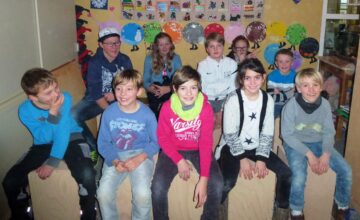 Cajón bauen und spielen lernen mit der Kinder- & Jugendförderung