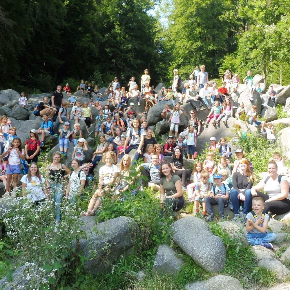 Ferienspiele 2019 Wenn die Ferienspiele eröffnet werden, haben die Jugendpfleger und pädagogischen Mitarbeiter mehrere Monate vorbereitende Arbeit hinter sich. Am Anfang jeder Ferienspiel-Organisation steht die Wahl eines Mottos. „Wir versuchen [&hellip;]