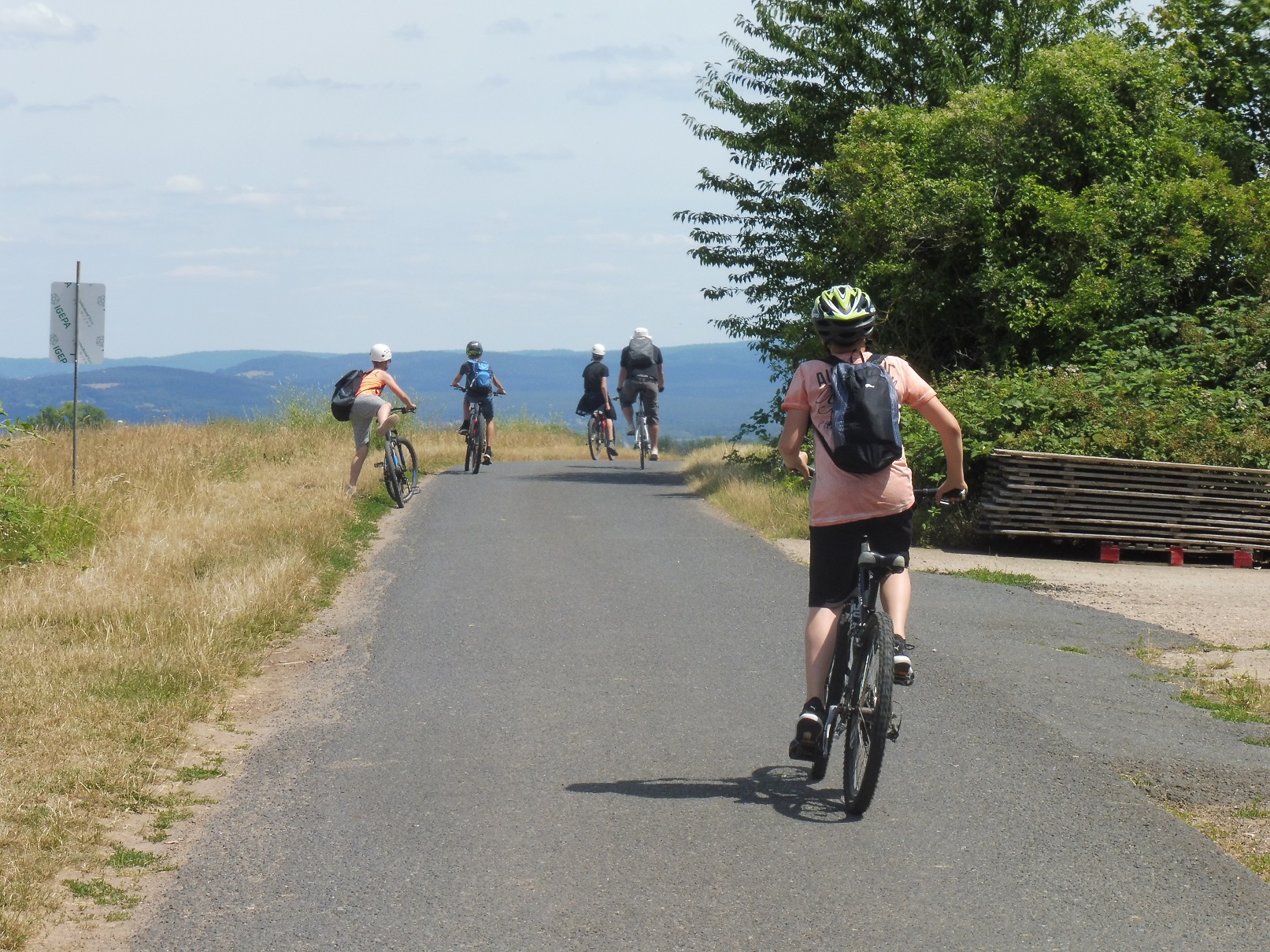 Outdoor-Aktivitäten prägen derzeit das Bild vieler Angebote der städtischen Kinder- und Jugendförderung. Ging es noch vor Kurzem unter dem Motto „Abenteuerwanderung“ hinaus ins Feld zu den schottischen Hochlandrindern, so galt [&hellip;]