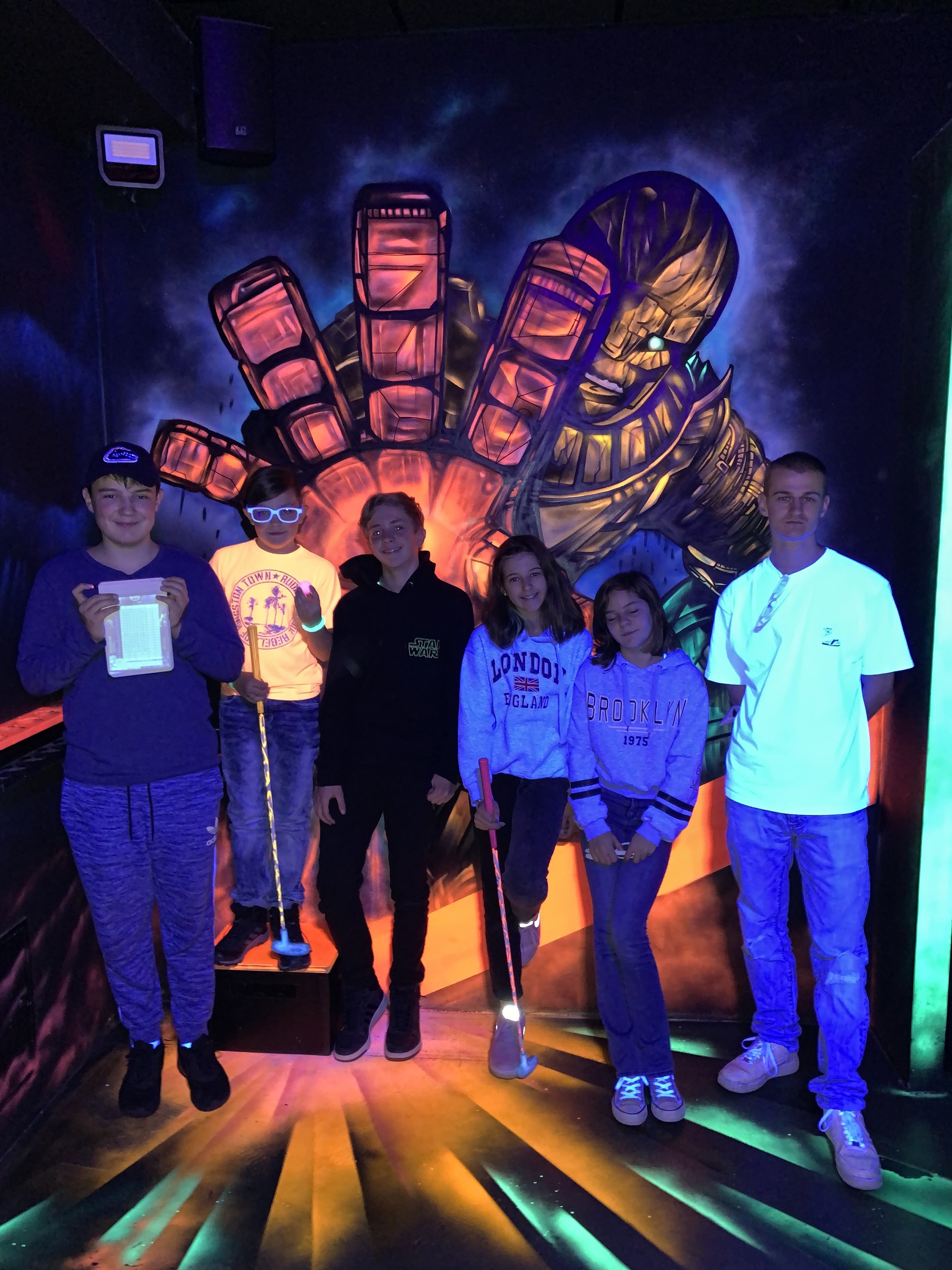 Am vergangenen Samstag konnten Kinder und Jugendliche zwischen acht und 16 Jahren mit der Kinder- und Jugendförderung Babenhausen einen Ausflug zu den „Schwarzlichthelden“ nach Frankfurt unternehmen. Schon auf der Fahrt [&hellip;]