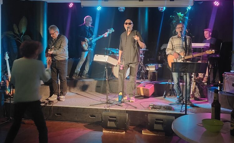 „Let the good times roll“: Kellerkonzert im JUZ Babenhausen