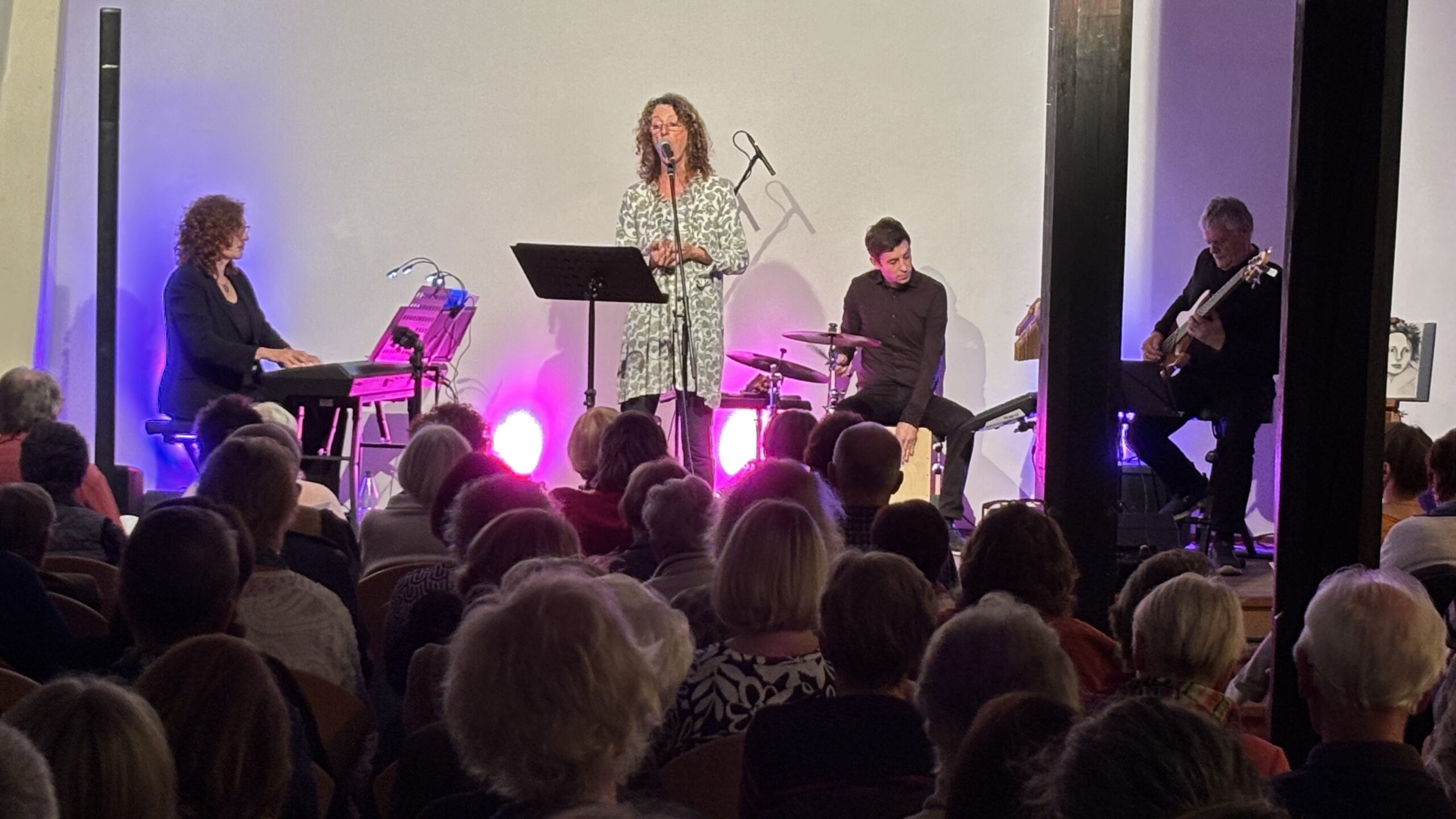 „Sigrid Borchert Quartett“ vor ausverkauftem Haus Vertonte Lyrik von Mascha Kaléko Am 27. September fand die nächste Veranstaltung der Reihe „Kellerkonzert“ statt – diesmal als „Kellerkonzert unterwegs“ im Saal der [&hellip;]