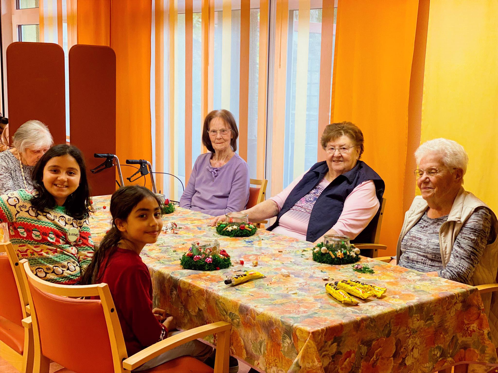 Ein Dutzend Kinder aus dem Kindertreff der städtischen Kinder- und Jugendförderung und rund 20 Seniorinnen und Senioren hatten am vergangenen Mittwoch im Seniorenzentrum Bethesda in Harreshausen ein Date zum „Kreativen [&hellip;]