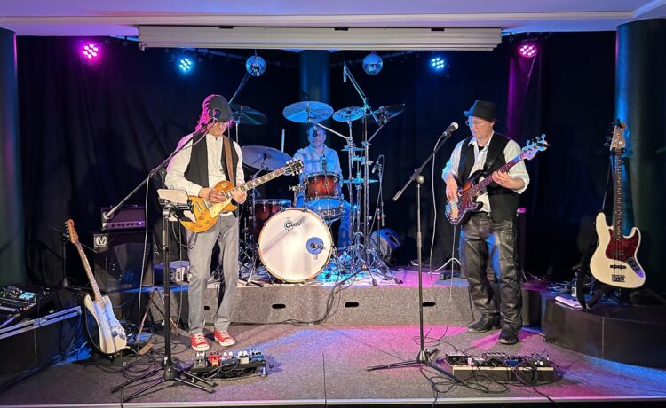 Pure electric Blues-Rock mit den BLUESTACKS im Babenhäuser JUZ