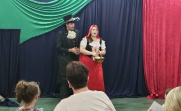 „Rotkäppchen“ auf der Märchensommer-Bühne in Sickenhofen